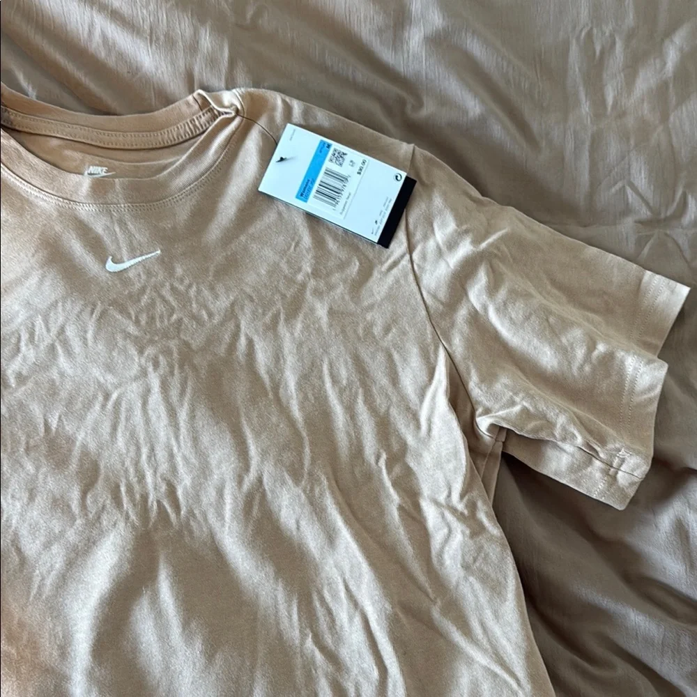 Nike - Loose Fit Boxy Tee - Picture 1 of 6